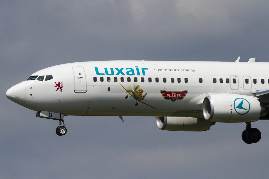 Luxair Boeing 737-7C9 LX-LGQ Chateau de Berg LUX 28-12-11